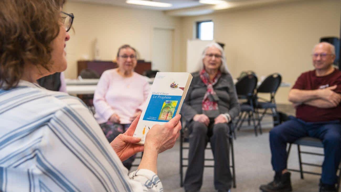 De bouche à oreilles : moments de lecture à haute voix pour les 65 ans et plus