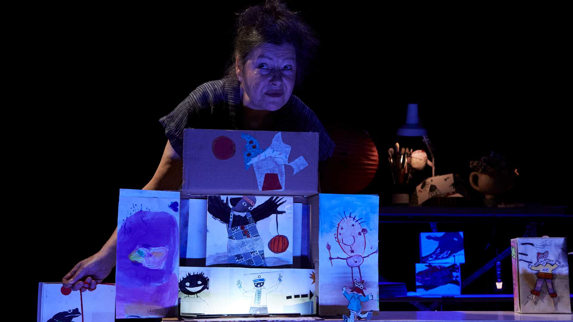 Théâtre d'objets en papier &#8211; Renard doux