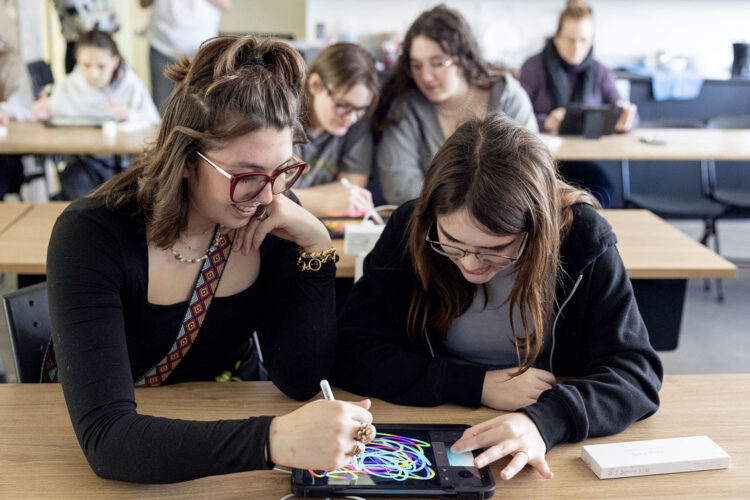 Atelier de dessins interactifs avec la Société d&#8217;arts technologiques