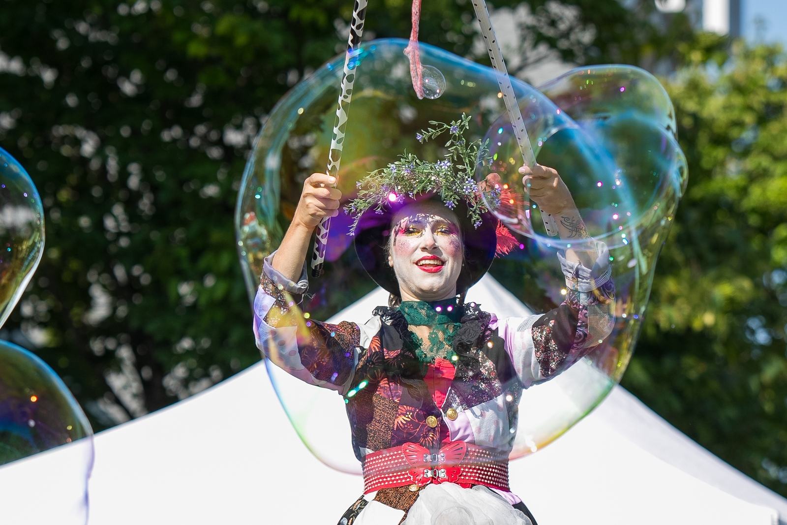 Animation de rue ludique et prestation musicale du duo Acoustix