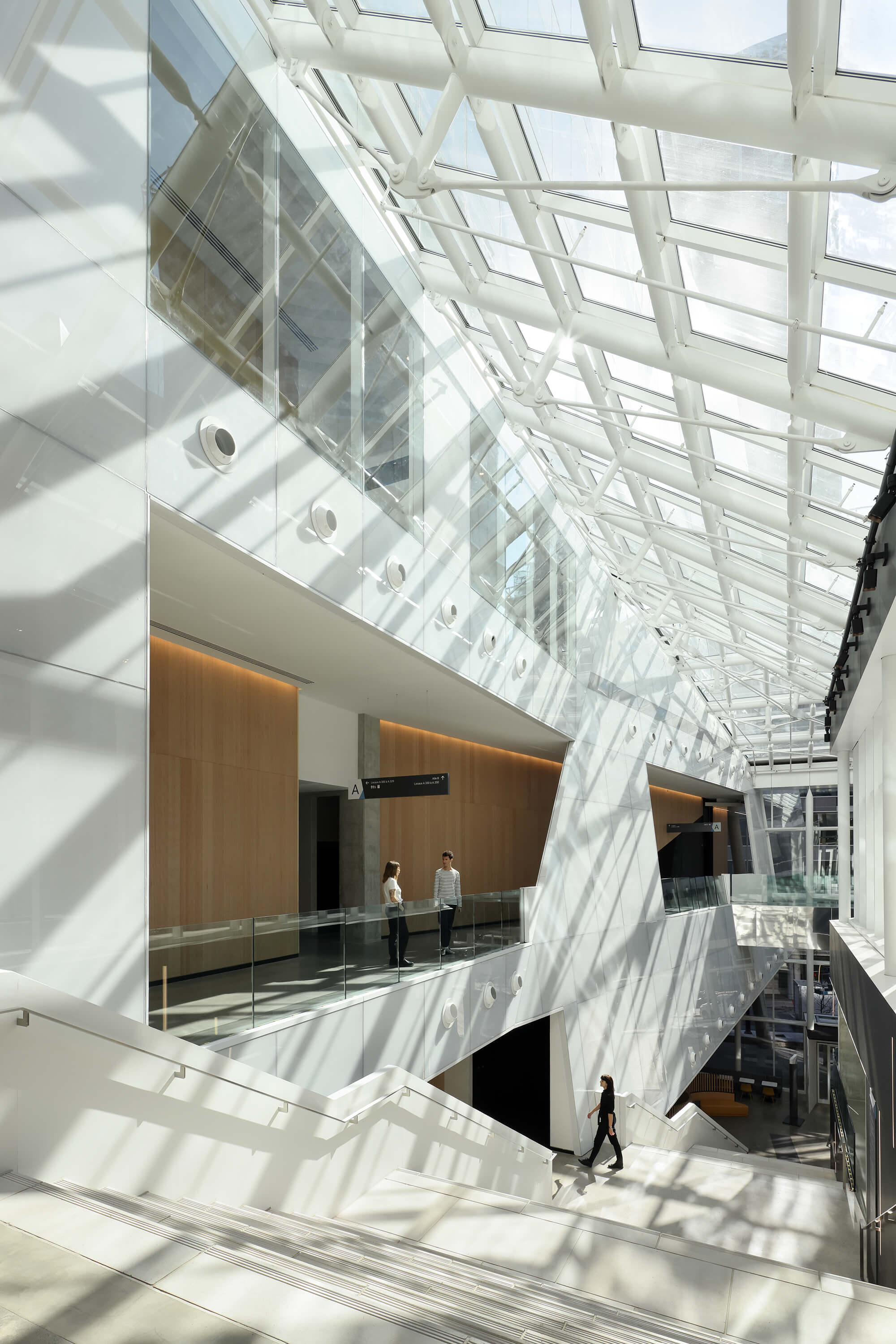 Visite de l&#8217;édifice Hélène-Desmarais de HEC Montréal avec l&#8217;un de ses architectes