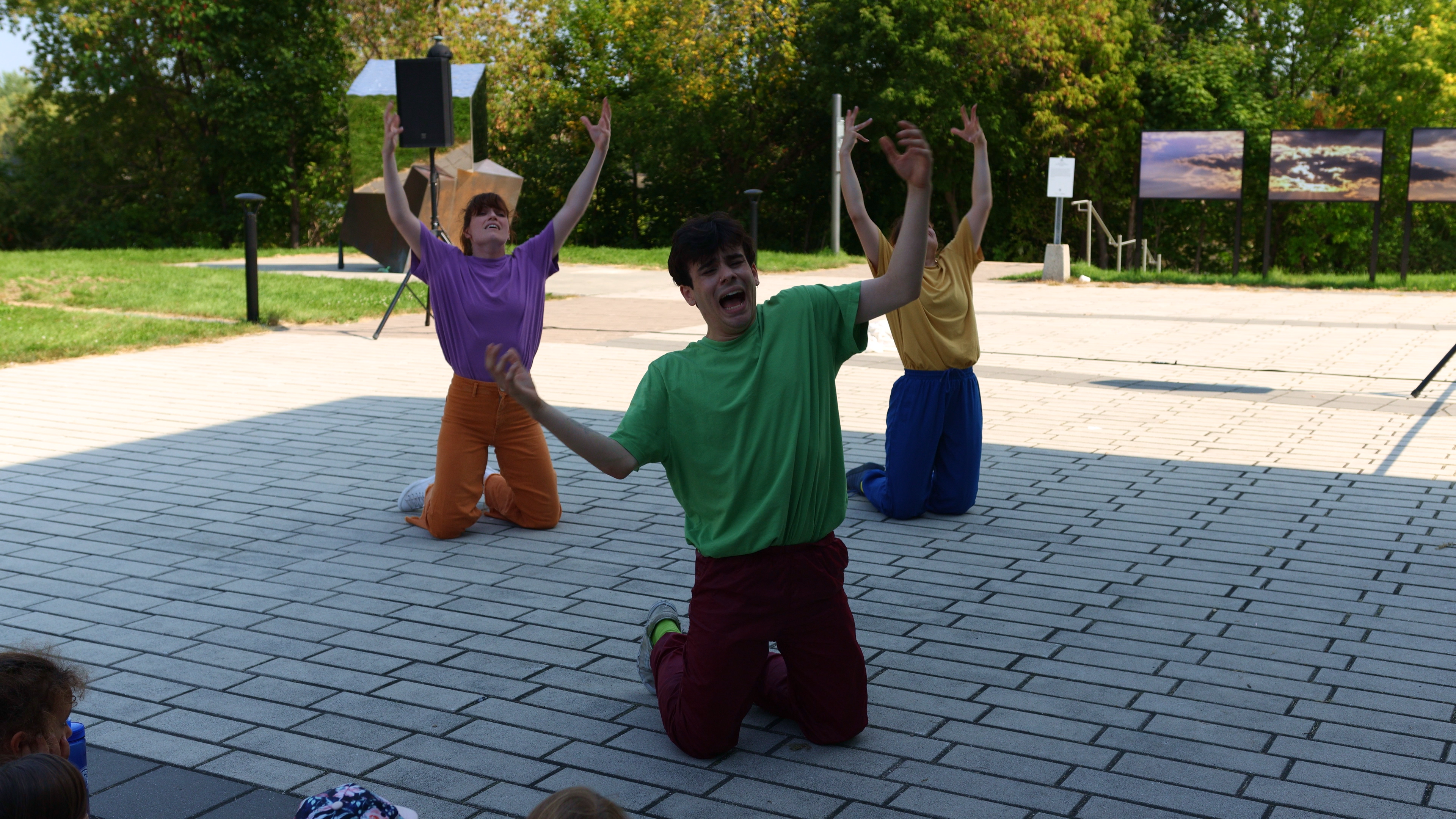 Les Ah Exclamatifs! &#8211; Bouge de là