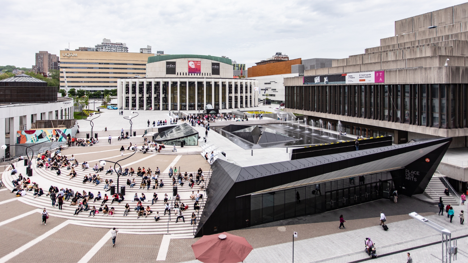 Esplanade de la Place des Arts
